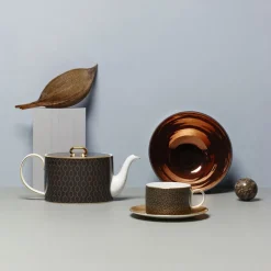 Arris teapot, accent