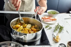 Atlantis 7 sauté pan with lid stainless steel, Ø24 cm