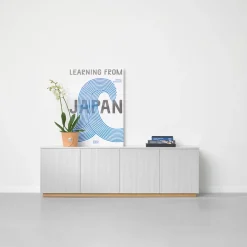 Beam side table, White lacquer, white base, tabletop in carrara marble