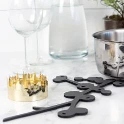 Berry trivet, black