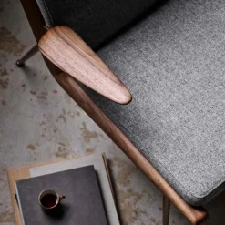 Boomerang HM2 armchair, Karakorum 003 beige, white-oiled oak