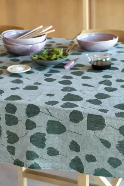 Bouquet table cloth 147x250 cm, Green-off-white