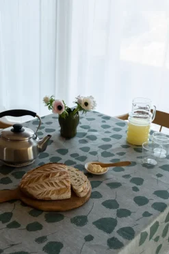 Bouquet table cloth 147x250 cm, Green-off-white