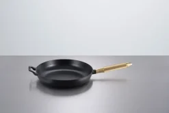 Buster & Punch cast iron frying pan black Ø28 cm, Brass handle