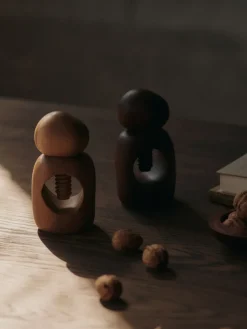 Cairn nutcracker, Dark Brown