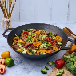 Cast iron wok pan 36 cm, Black