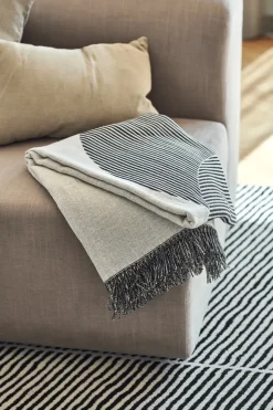 Circles cotton throw 130x185 cm, black