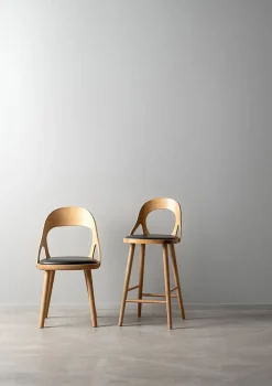 Colibri bar stool 63 cm, Oiled oak-black pad