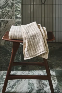 Drift towel 50x70 cm, Beige-white