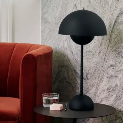 FlowerPot VP3 table lamp, matte black
