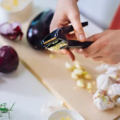 Functional Form garlic press 24 cm, Black