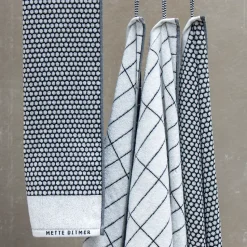 Grid towel 70x140 cm, Black-off white