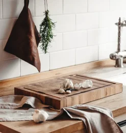 Heirol cutting board oak with groove, 30x40 cm