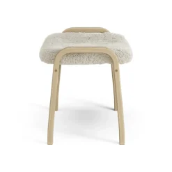 Lamini children's foot stool laquered oak/sheep skin, Moonlight (beige)