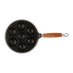 Le Creuset cast iron doughnut tin, Matte black