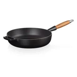 Le Creuset Signature sauce pan wooden handle 28 cm, Matte Black