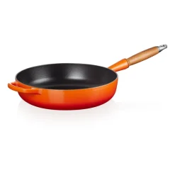 Le Creuset Signature sauce pan wooden handle 28 cm, Flame
