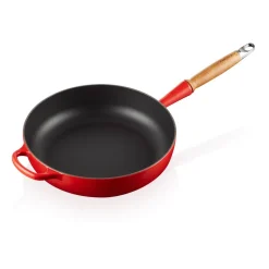 Le Creuset Signature sauce pan wooden handle 28 cm, Cerise