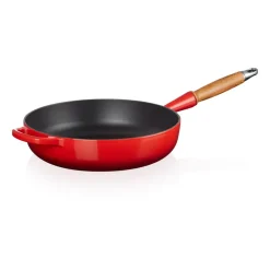 Le Creuset Signature sauce pan wooden handle 28 cm, Cerise