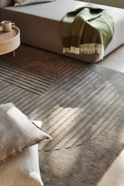 Levels wool rug circles mole, 170x240 cm
