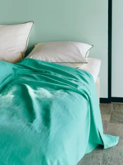 Linen throw 240x260 cm, Emerald green