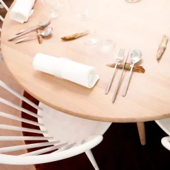 Miss Tailor round dining table, Oak natural oil. fixed disc