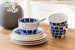 Mon Amie tea cup, white-blue