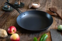 Satake frying pan in lightweight cast iron ceramic, 30 cm