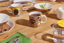 Stinky in action Moomin mug, Brown