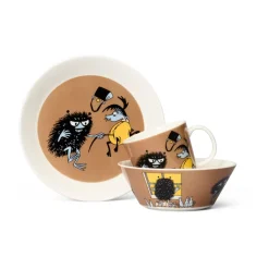 Stinky in action Moomin mug, Brown