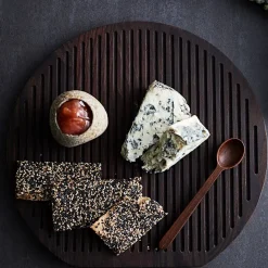 Yami cheese board 30x32 cm, Brown